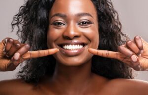 Woman smiling with aesthetically pleasing teeth